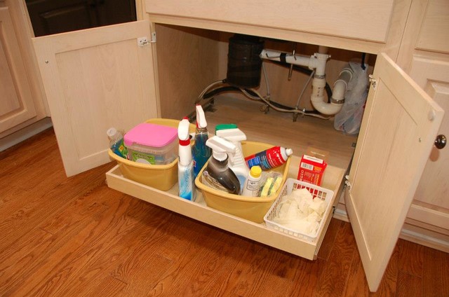 traditional-kitchen-storage-solutions-and-drawer-dividers